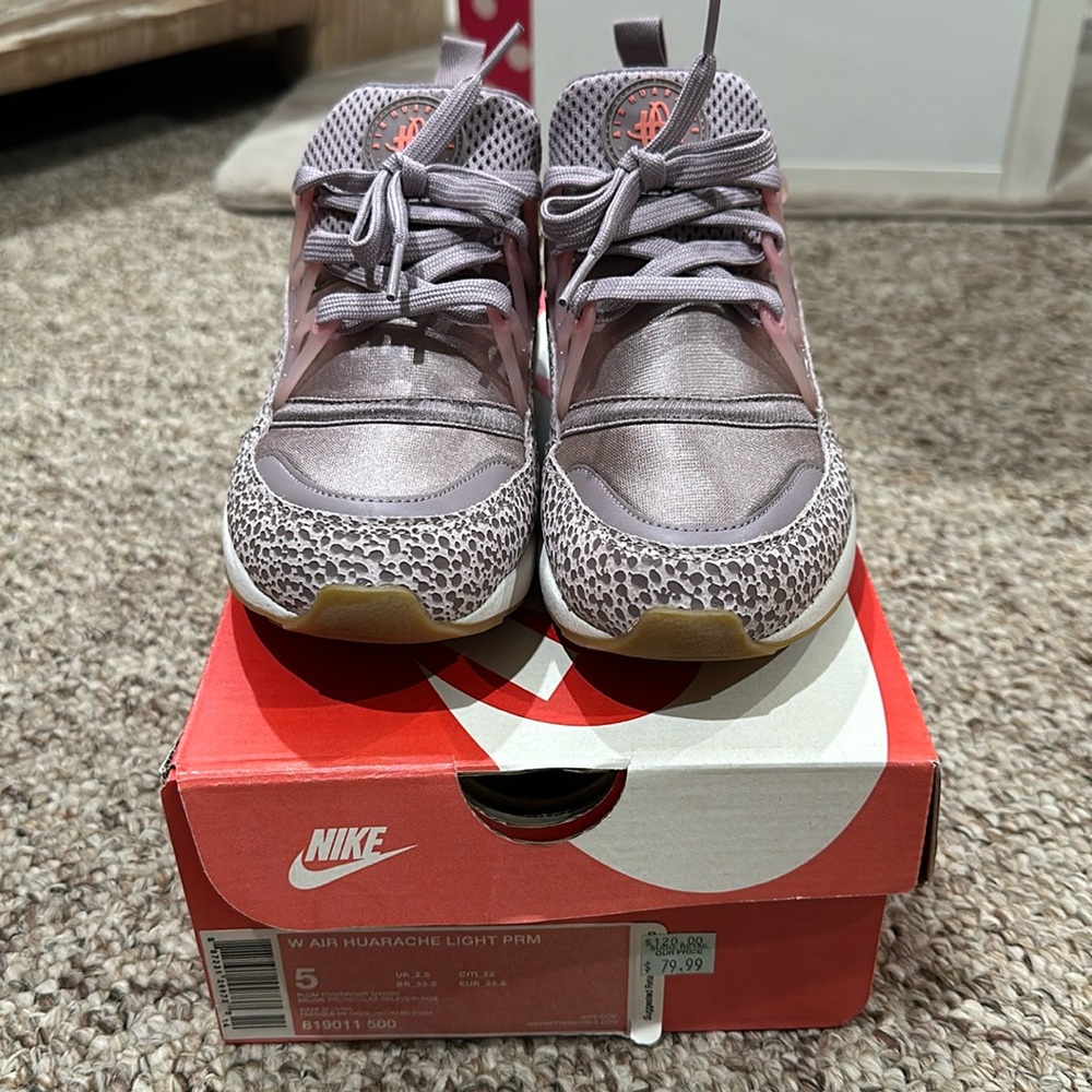 Nike Air Huarache women’s size 5